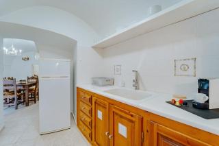 Moon Cactus Traditional Cave Suite with Jacuzzi - 1