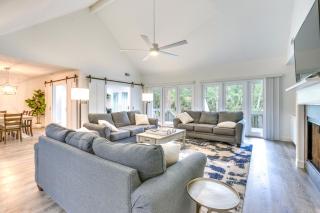 Golf, Dine and Swim Sleek Palmetto Dunes Home! - 9