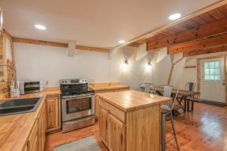 Woodsy Way Cabin - 2