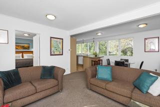 The Village Apartment, just steps to the Village shops, bars and restaurants - Havelock North - 5
