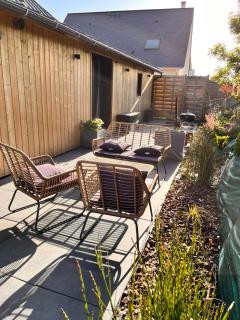 SAUNA, BALNEO, TERRASSE, PARKING, Le tout totalement privé dans maison indépendante à la décoration soignée, ensoleillé et sans vis à vis, Prise VE, Calme et discrétion Garantis, Idéalement situé pour visiter la région, Animaux bienvenues - - 1