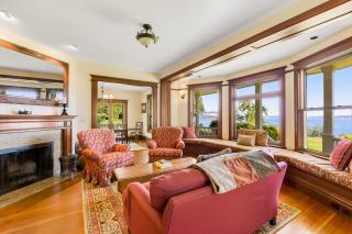 Marty's Place - Langley - 8