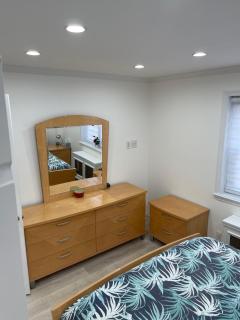 Renovated Jacuzzi Tub Home NYC-LGA-JFK Washer-Dryer - 3