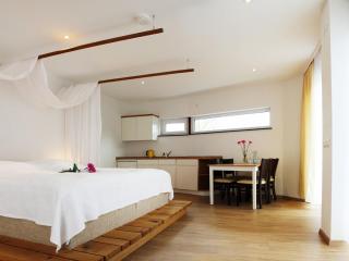 R & J Hotel - 9