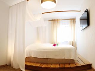R & J Hotel - 8