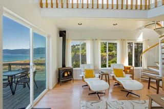 Exquisite Oceanview! by OceanviewHotTubs Oceanfront! Shelter Cove, CA Tesla EV station - Shelter Cove - 1