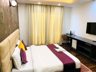 Lime Tree Hotel Pulkit Gurgaon-Artemis Hospital, Nearest Metro Huda City Centre - 2