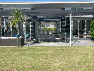 Medlands Beach House - Great Barrier Island - 1