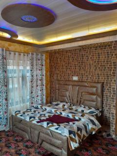 Hotel O Bareen Home Stay - Srinagar - 3