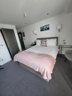 Q8 Boutique Hotel - Portsmouth - 9