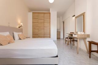 HOLIDAYS STUDIOS & APARTMENTS - 0