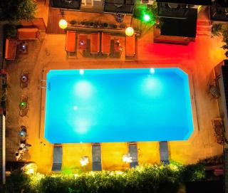 Four Seasons Apart Hotel - 7