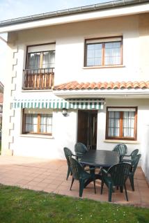 Chalet en urbanización con piscina - Argoños - 2