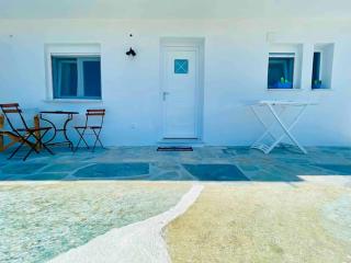GoAtAndros Cozy Studio Apartment in Gavrio - 7