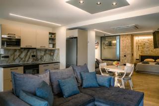 Black Rocks Luxury Seafront Beach Suite - Agios Gordios - 3