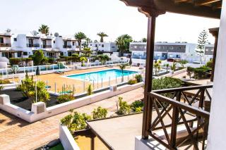 Casa Hannah by Villas Now Ltd - Playa Blanca - 0