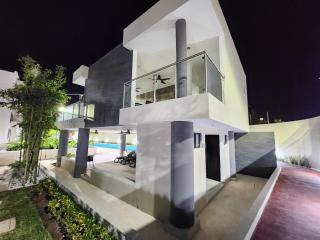 Astoria Gated Condos - Cancún - 0