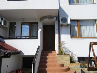 Deskoni's Place Guest House - 8