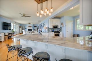 Bayfront White Stone Escape with Private Beach! - White Stone - 4