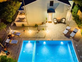 Holiday Home Josipa with heated pool - Supetar - 8