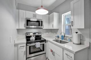 By Las Olas Bl, Pool, Parking, Remodeled & Central - Fort Lauderdale - 3