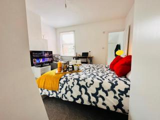 Cosy private double ensuite room with free parking RG302RL - 6