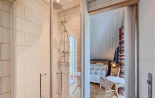 Awesome Apartment In Bohus-Malmön - 2