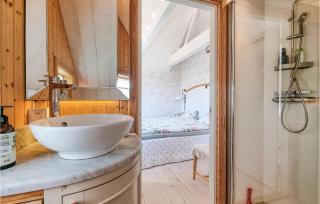 Awesome Apartment In Bohus-Malmön - 9