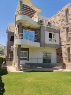 Exquisite Villa Rentals at North Coast Marsiellia Beach 4 Families - El Alamein - 3