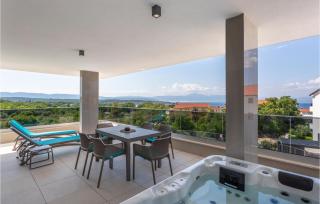 Nice Apartment In Malinska With Jacuzzi - Malinska - 3