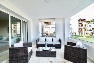 New! Beachfront Lux Condo With Private Jacuzzi - 2