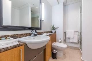 High-end Viaduct studio apartment! - 5