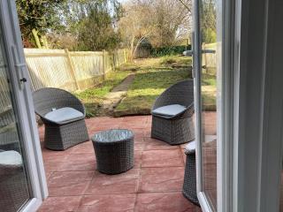 Peaceful Home in Surbiton, Surrey, UK near Chessington World of Adventure & Wimbledon with free parkings - Surbiton - 3
