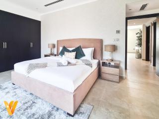 Luxury 3BR Private Villa and Elaborate Gardens - 1