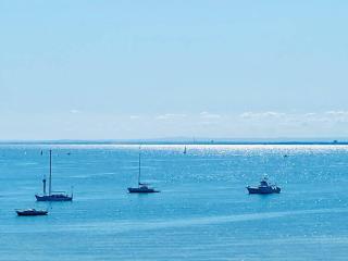 Bay Rd Kids & Pet Friendly Free Parking - 9