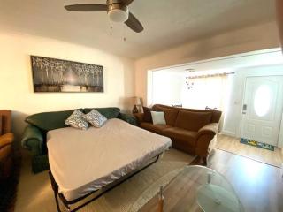 Pet Friendly Pool Home in Hollywood 8 min to Beach - Hollywood - 2