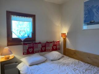Appartement T2 proche centre, au pied du Criou, avec balcon et parking privé - FR-1-624-127 - Samoëns - 4