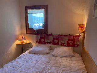 Appartement T2 proche centre, au pied du Criou, avec balcon et parking privé - FR-1-624-127 - Samoëns - 3
