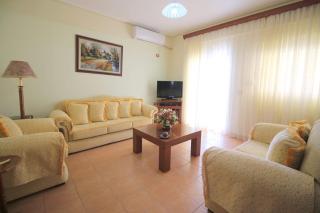 Familiar Apartment! Unwind with Beach & Sea Views! - Sarandë - 4