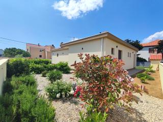 Villa Mattina, with heated pool and jacuzzi - Privlaka - 9