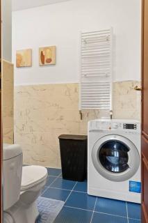 Spacious Central 3 Rooms - 8