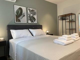 Modern & Spacious 3BR apartment - Athens - 1