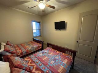 D3 Spacious Sunset Suite Second Floor 2-bedroom - Washington - 0