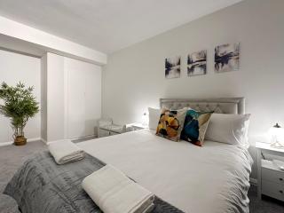 Zoey Place near Thames River - 2 Double Beds, 1 Single Bed, Spacious, Ideal for Families - Londra - 0
