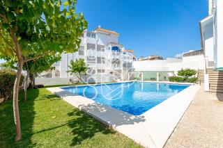 APARTAMENTO VACACIONAL A 10 MIN PUERTO DE BENALMADENA Y LA CARIHUELA PISCINA PLAYA PARKING GRATIS - Torremolinos - 0