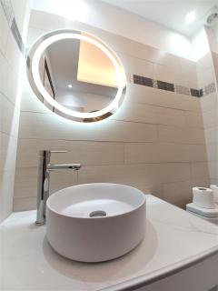 Evelina Beach Pension a breath away from the Black Beach offer plenty of accommodation type to suit every traveler's needs-Economic Rooms-Thematic Rooms-Design Rooms-Kitchenette Rooms-Studios-Small Apartments - Perissa - 4