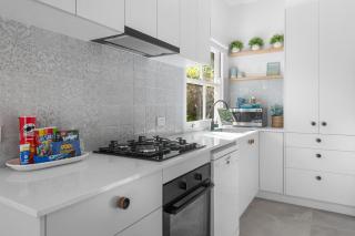 Dicky Beach Original - 2 Bed Downstairs Studio 200m to Beach - Caloundra - 7