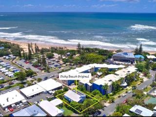 Stunning 4 Bedroom Beach House - Dicky Beach Original - Caloundra - 8