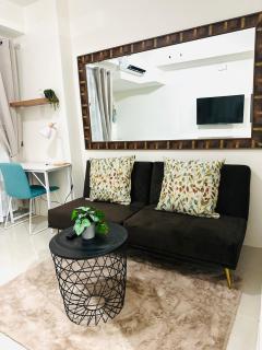 Lengs Place 2 - Studio Unit with Balcony at Inspiria Condo - Davao - 6