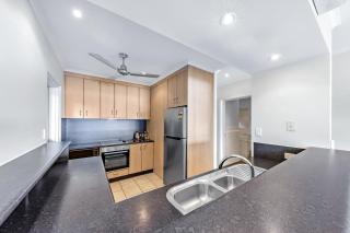 Whitsunday Beachfront Apartment on Broadwater - Airlie Beach - 1